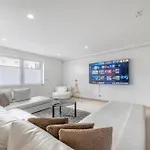 Aurion Residence - Indoor Pool, Sauna , Jacuzzi & Fitness