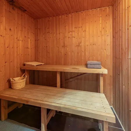 Aurion - Indoor Pool, Sauna , Jacuzzi & Fitness Dusseldorf