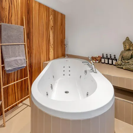 Apartment Aurion - Indoor Pool, Sauna , Jacuzzi & Fitness