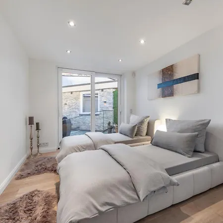Aurion - Indoor Pool, Sauna , Jacuzzi & Fitness Apartment Dusseldorf