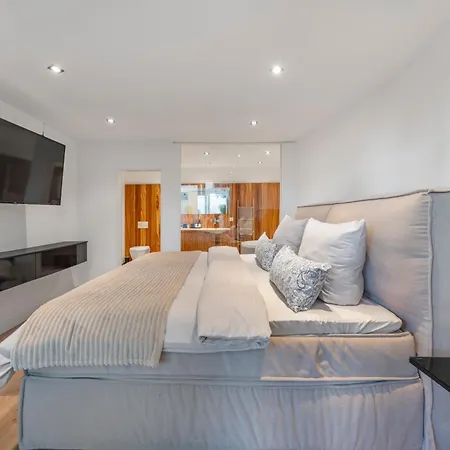 Apartment Aurion - Indoor Pool, Sauna , Jacuzzi & Fitness