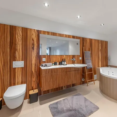 Aurion - Indoor Pool, Sauna , Jacuzzi & Fitness *