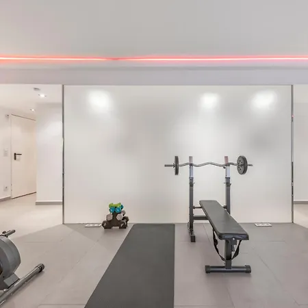Aurion - Indoor Pool, Sauna , Jacuzzi & Fitness * Düsseldorf