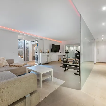Aurion - Indoor Pool, Sauna , Jacuzzi & Fitness Apartment